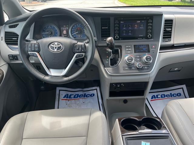 2020 Toyota Sienna XLE 7-Passenger Auto Access Seat