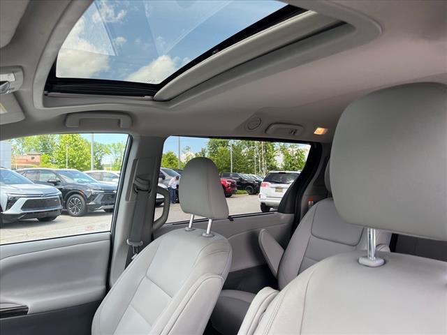2020 Toyota Sienna XLE 7-Passenger Auto Access Seat