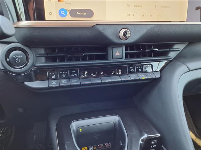 2025 Toyota Crown Signia XLE