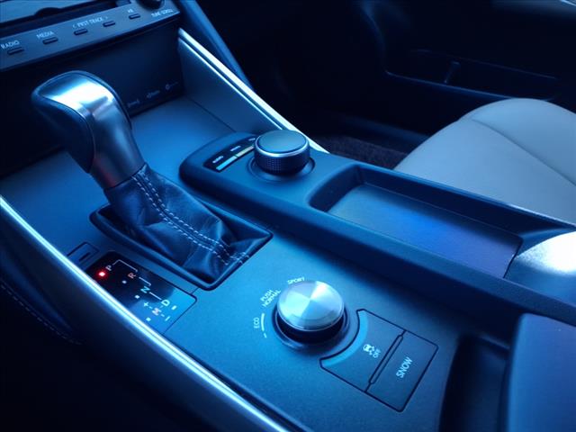 2017 Lexus IS 200t 
