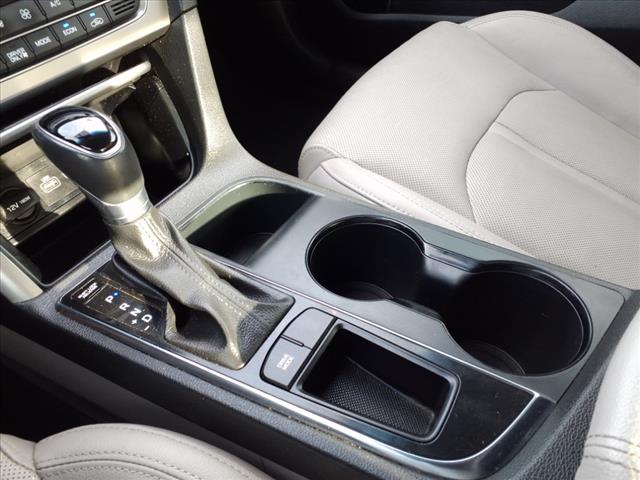 2017 Hyundai SONATA Hybrid Limited