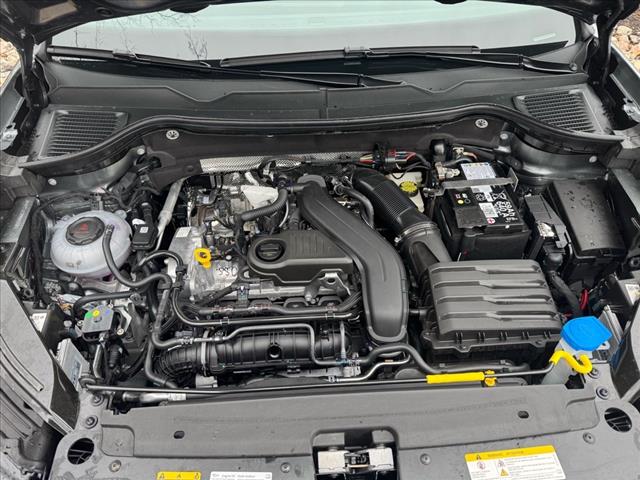 2025 Volkswagen Taos SE 4Motion