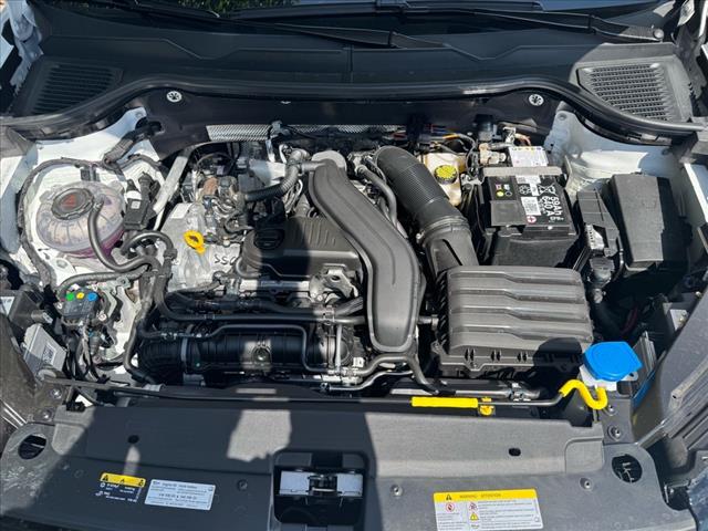 2025 Volkswagen Taos SE 4Motion