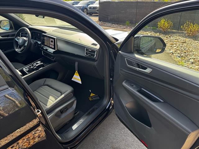 2025 Volkswagen Atlas Cross Sport SEL R-Line Black 4Motion