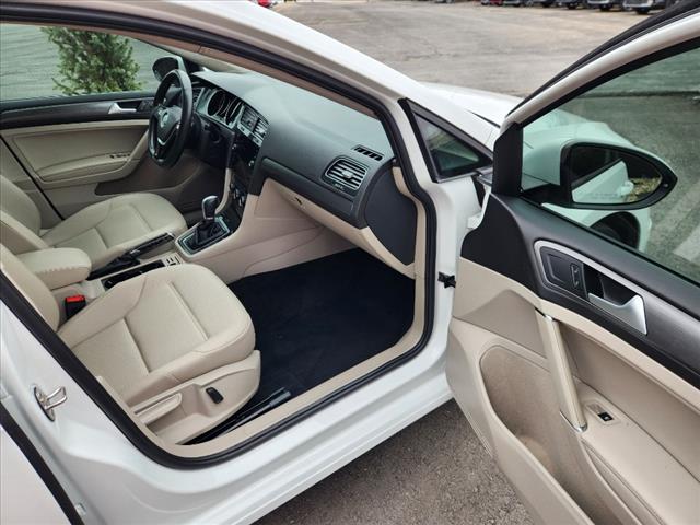 2018 Volkswagen Golf TSI SE