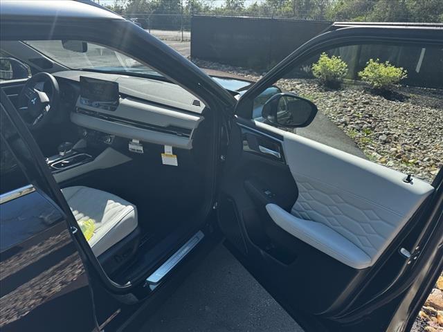 2025 Mitsubishi Outlander SEL Platinum Edition
