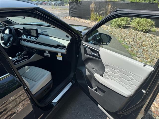2025 Mitsubishi Outlander SEL Platinum Edition