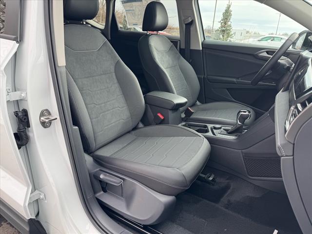 2025 Volkswagen Taos SE Black 4Motion