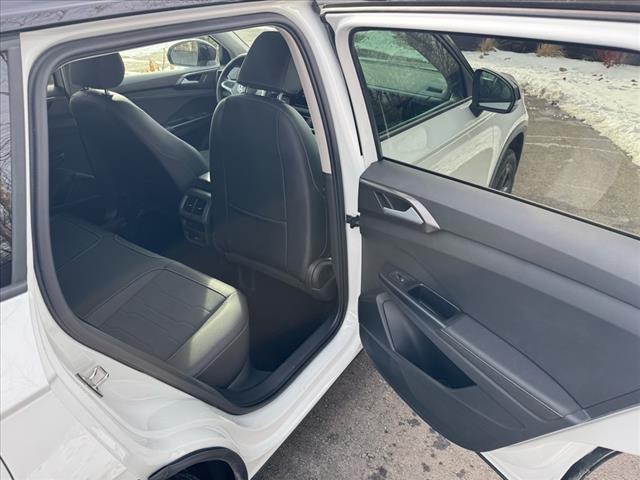 2025 Volkswagen Taos SE Black 4Motion