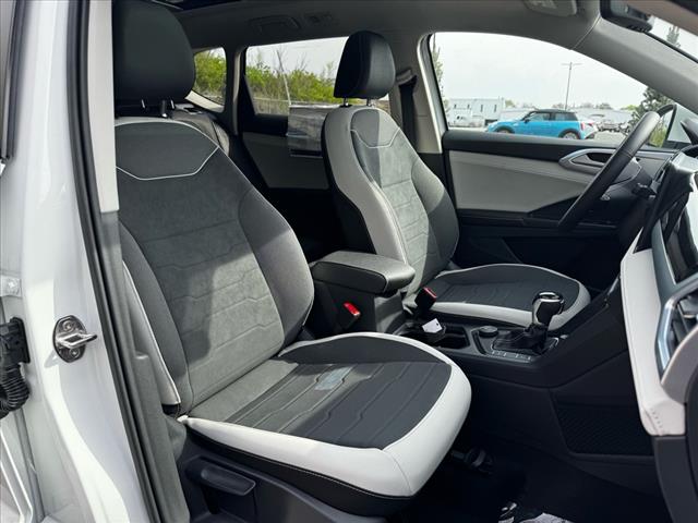 2025 Volkswagen Taos SE 4Motion