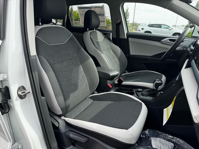 2025 Volkswagen Taos SE 4Motion