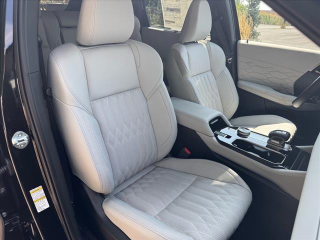2025 Mitsubishi Outlander SEL Platinum Edition