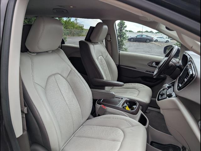 2017 Chrysler Pacifica Touring-L Plus