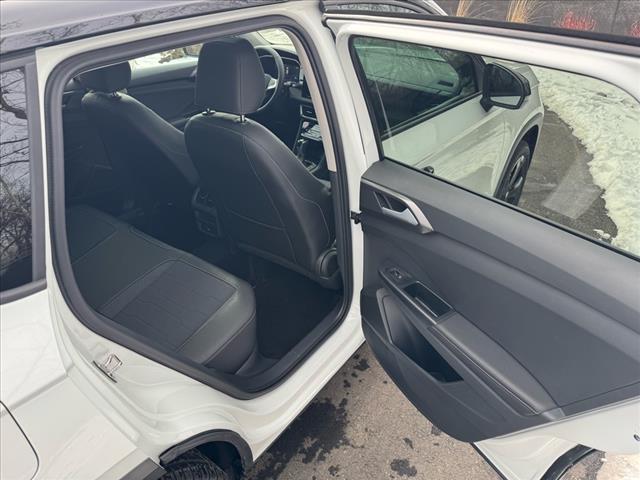 2025 Volkswagen Taos SE Black 4Motion