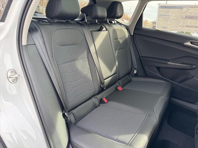 2025 Volkswagen Taos SE Black 4Motion