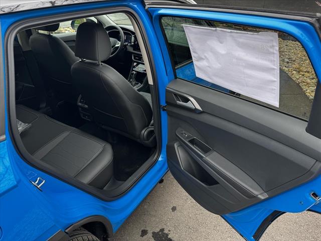2025 Volkswagen Taos SE Black 4Motion