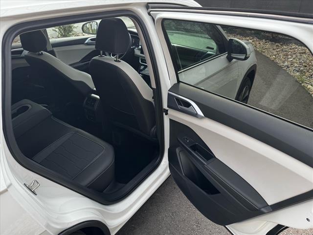 2025 Volkswagen Taos SE 4Motion