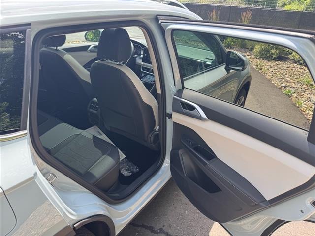 2025 Volkswagen Taos SE 4Motion