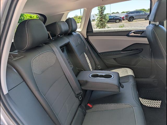 2024 Volkswagen Taos SE 4Motion
