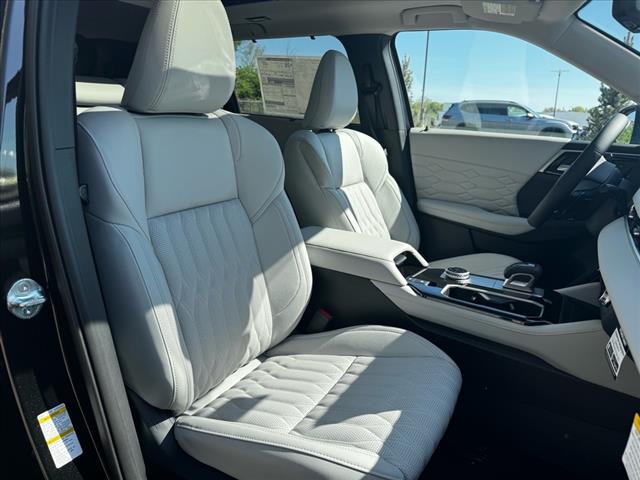 2025 Mitsubishi Outlander SEL Platinum Edition