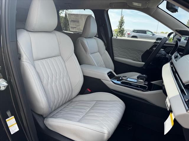 2025 Mitsubishi Outlander SEL Platinum Edition