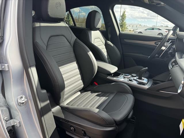 2025 Alfa Romeo Stelvio Base