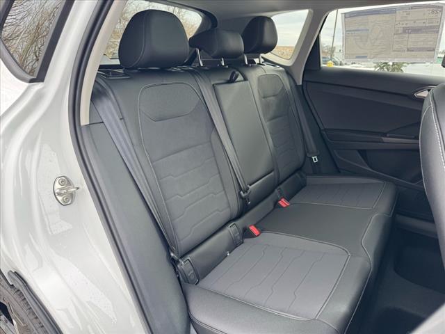 2025 Volkswagen Taos SE Black 4Motion