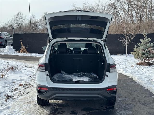 2025 Volkswagen Taos SE Black 4Motion