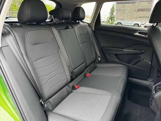 2025 Volkswagen Taos SE Black 4Motion