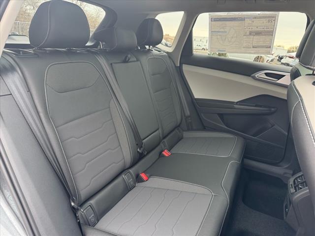 2025 Volkswagen Taos SE 4Motion