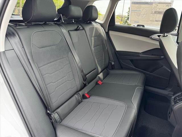 2025 Volkswagen Taos SE 4Motion