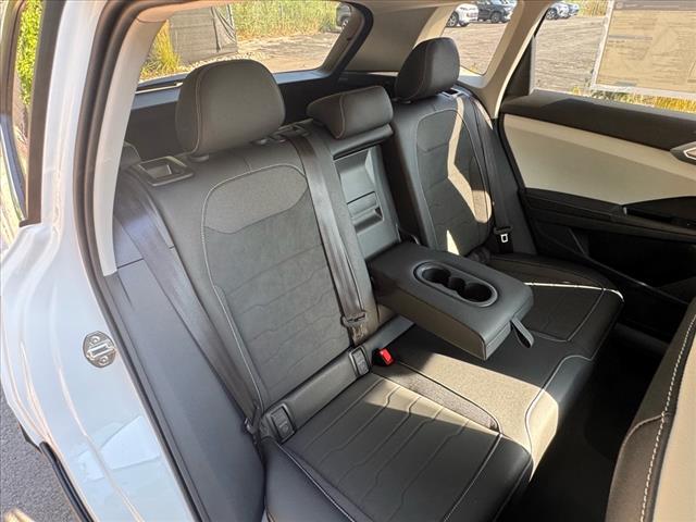 2025 Volkswagen Taos SE 4Motion