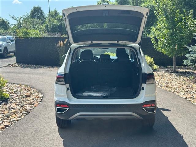 2025 Volkswagen Taos SE 4Motion