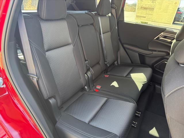 2025 Mitsubishi Outlander ES