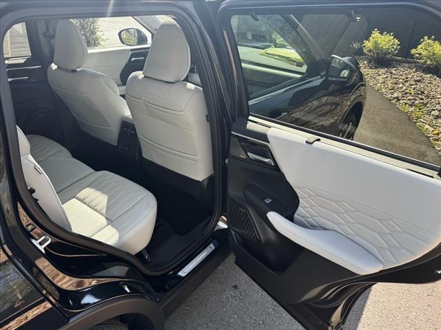 2025 Mitsubishi Outlander SEL Platinum Edition