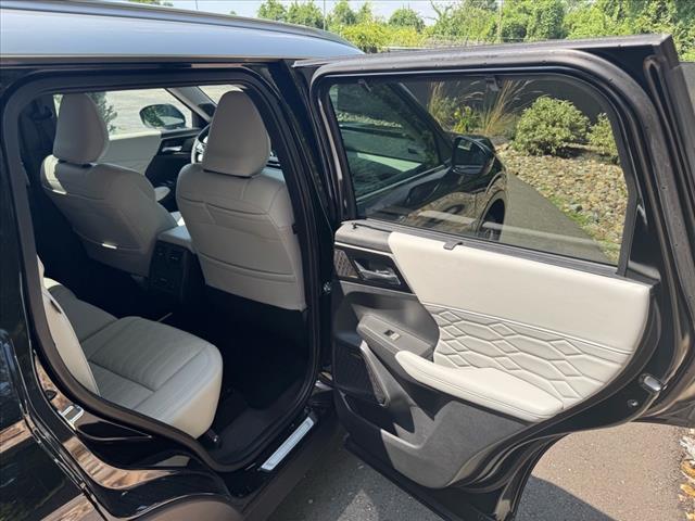 2025 Mitsubishi Outlander SEL Platinum Edition