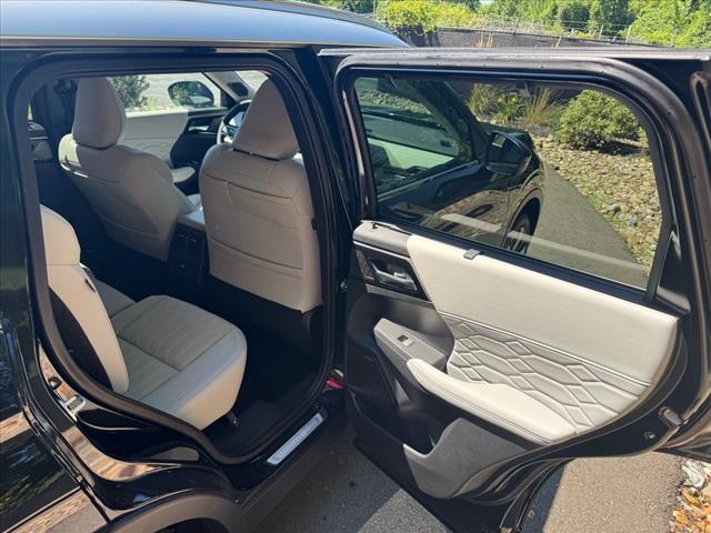 2025 Mitsubishi Outlander SEL Platinum Edition