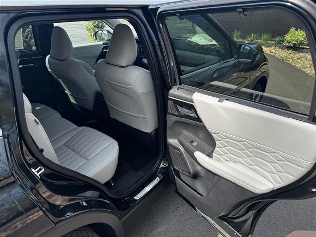 2025 Mitsubishi Outlander SEL Platinum Edition