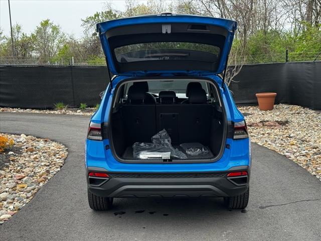 2025 Volkswagen Taos SE Black 4Motion