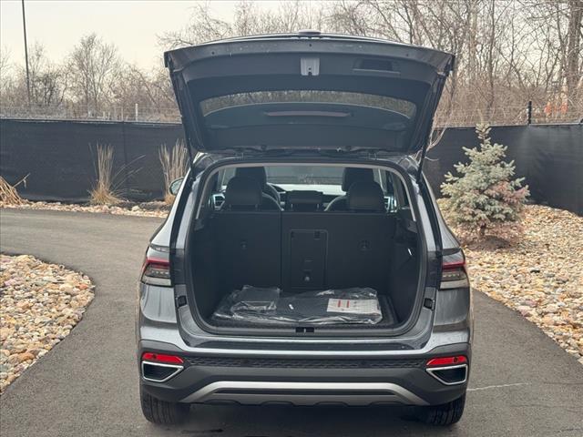 2025 Volkswagen Taos SE 4Motion