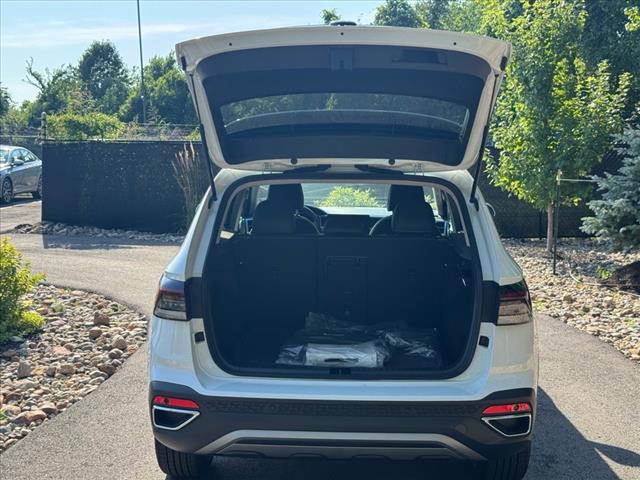 2025 Volkswagen Taos SE 4Motion