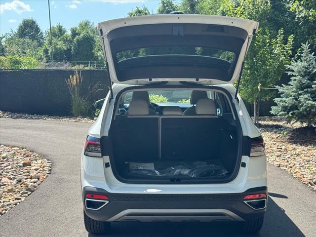 2025 Volkswagen Taos SE 4Motion