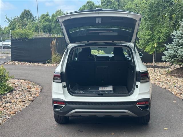2025 Volkswagen Taos SE 4Motion