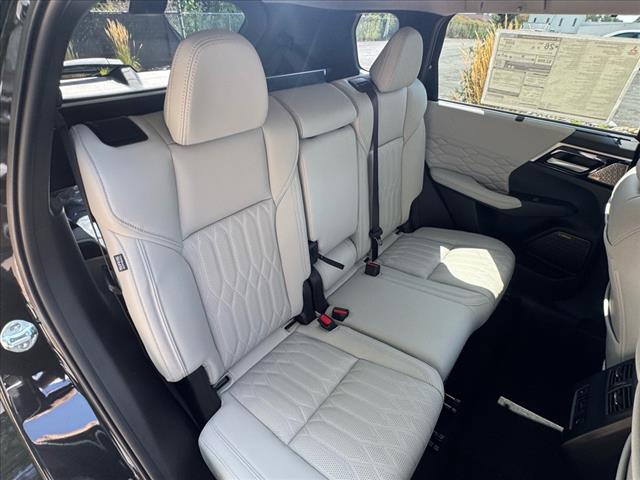 2025 Mitsubishi Outlander SEL Platinum Edition