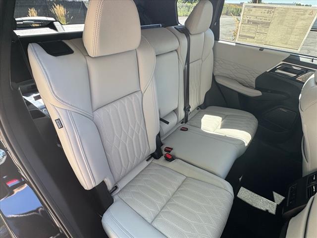 2025 Mitsubishi Outlander SEL Platinum Edition