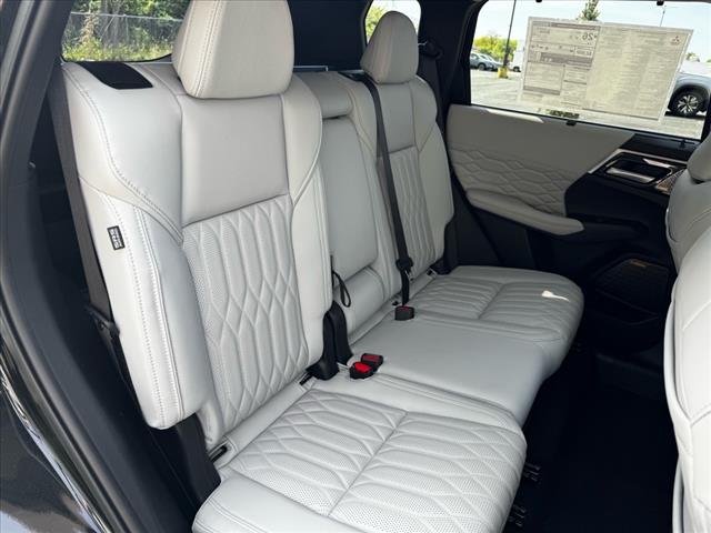 2025 Mitsubishi Outlander SEL Platinum Edition
