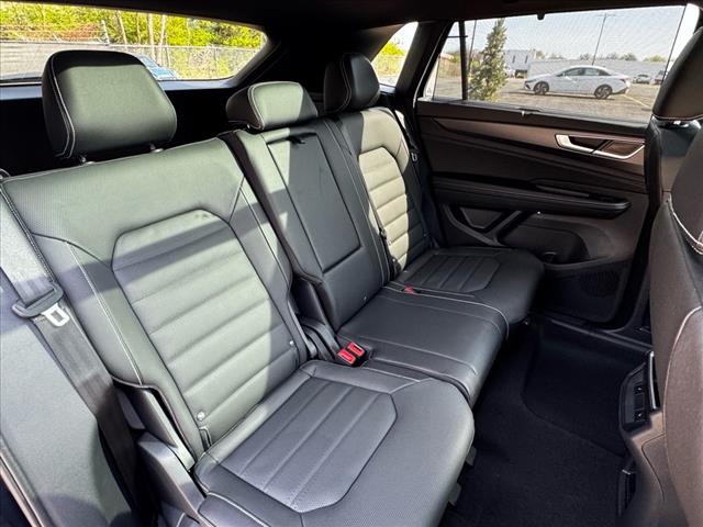 2025 Volkswagen Atlas Cross Sport SEL R-Line Black 4Motion