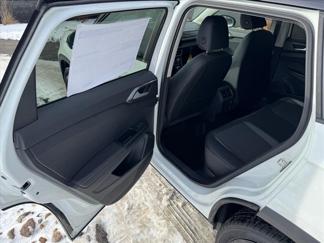 2025 Volkswagen Taos SE Black 4Motion