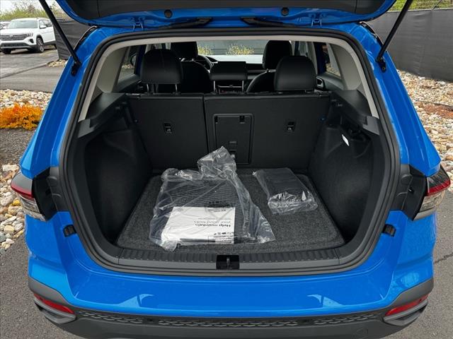 2025 Volkswagen Taos SE Black 4Motion