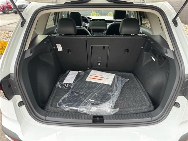 2025 Volkswagen Taos SE 4Motion